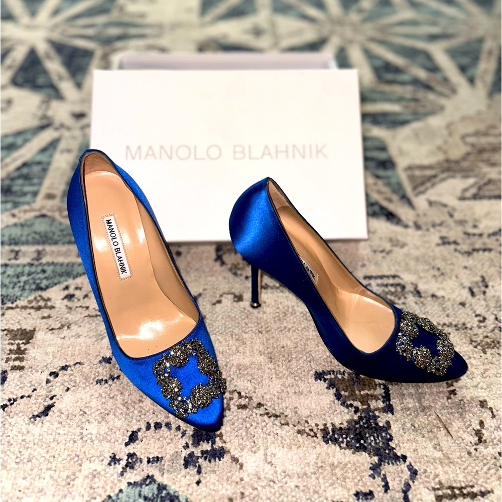 Blue Manolo Blahnik heels!! Never worn. The Carrie Bradshaw shoe 💙